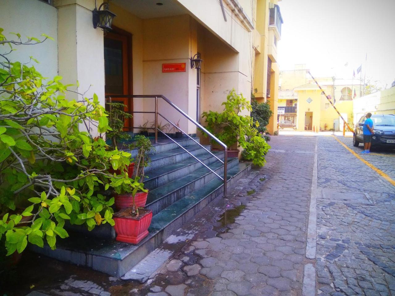 Beach Penthouse, Chennai Bed and Breakfast Buitenkant foto